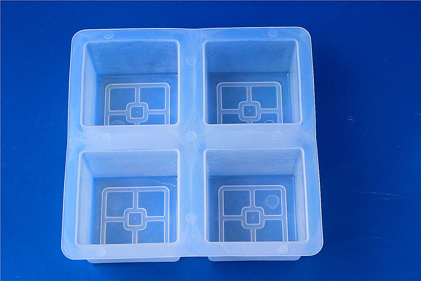 四格塑料盒